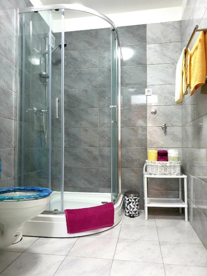 Apartment Mon Cheri-Located In A Quiet Neighbourhood Near Beaches Free Parking بولا المظهر الخارجي الصورة