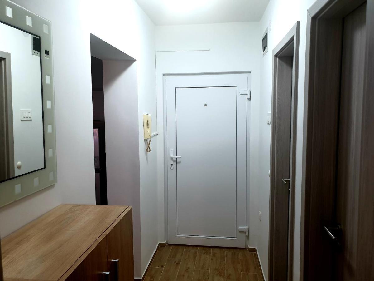 Apartment Mon Cheri-Located In A Quiet Neighbourhood Near Beaches Free Parking بولا المظهر الخارجي الصورة