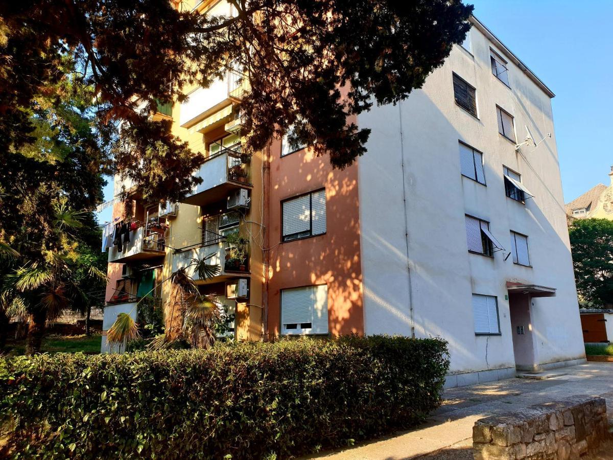 Apartment Mon Cheri-Located In A Quiet Neighbourhood Near Beaches Free Parking بولا المظهر الخارجي الصورة