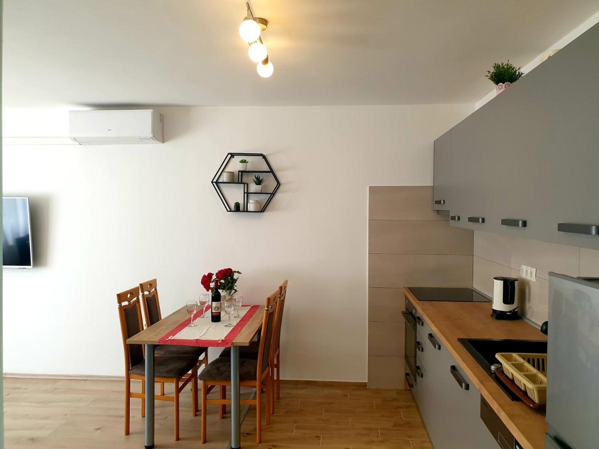 Apartment Mon Cheri-Located In A Quiet Neighbourhood Near Beaches Free Parking بولا المظهر الخارجي الصورة