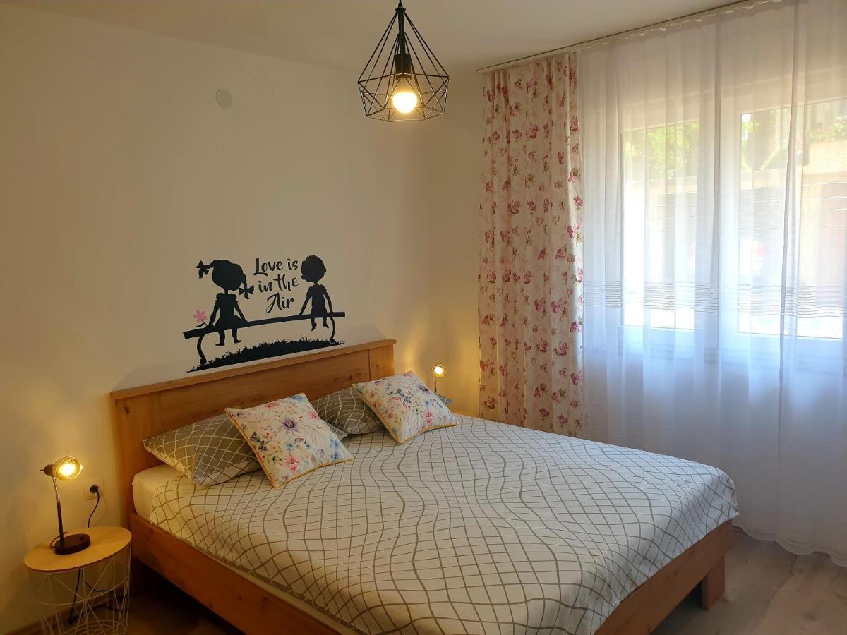Apartment Mon Cheri-Located In A Quiet Neighbourhood Near Beaches Free Parking بولا المظهر الخارجي الصورة