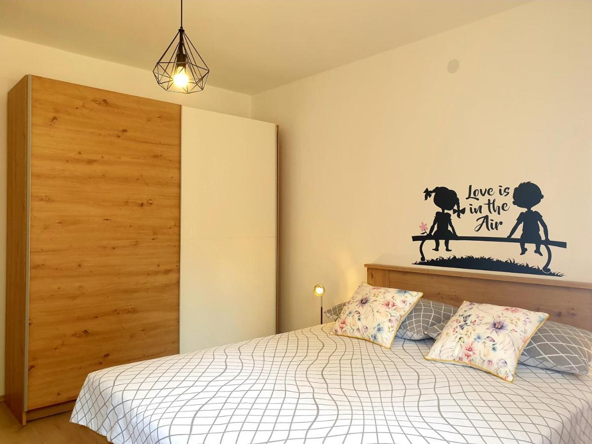 Apartment Mon Cheri-Located In A Quiet Neighbourhood Near Beaches Free Parking بولا المظهر الخارجي الصورة